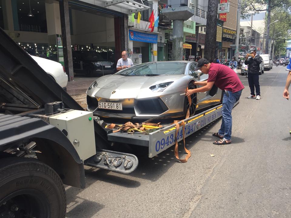 sieu-xe-lamborghini-aventador-do-dmc-doc-nhat-viet-nam-bat-ngo-xuat-hien-tram-dang-kiem sieu-xe-lamborghini-aventador-do-dmc-doc-nhat-viet-nam-bat-ngo-xuat-hien-tram-dang-kiem