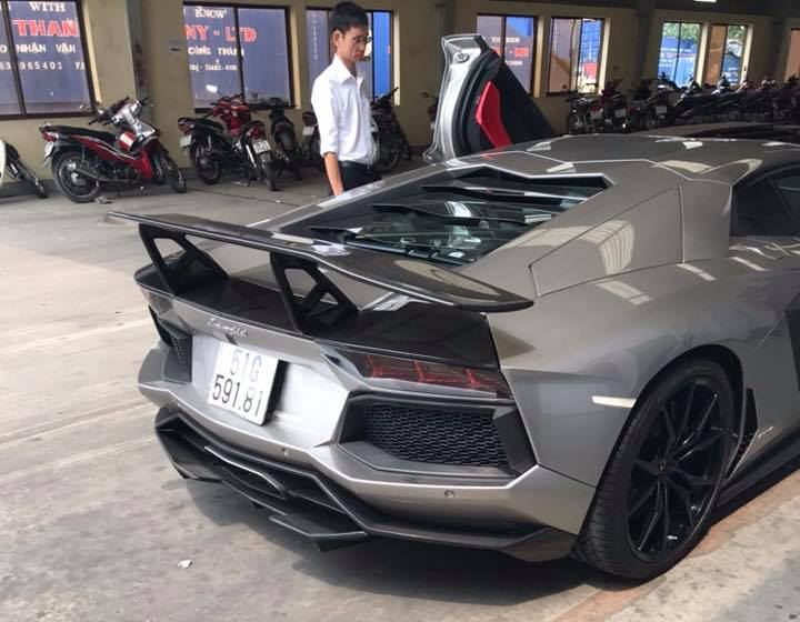 sieu-xe-lamborghini-aventador-do-dmc-doc-nhat-viet-nam-bat-ngo-xuat-hien-tram-dang-kiem sieu-xe-lamborghini-aventador-do-dmc-doc-nhat-viet-nam-bat-ngo-xuat-hien-tram-dang-kiem