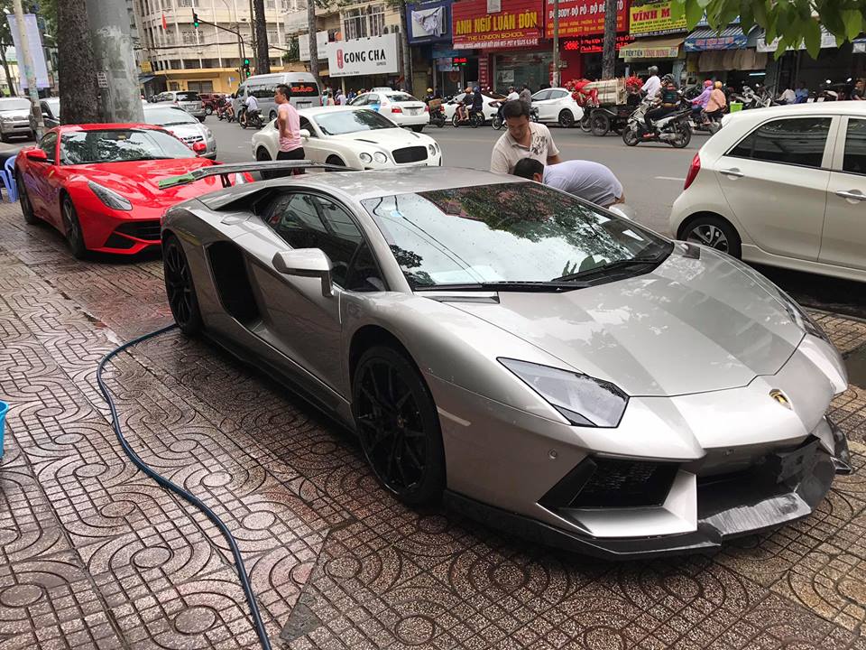 sieu-xe-lamborghini-aventador-do-dmc-doc-nhat-viet-nam-bat-ngo-xuat-hien-tram-dang-kiem sieu-xe-lamborghini-aventador-do-dmc-doc-nhat-viet-nam-bat-ngo-xuat-hien-tram-dang-kiem