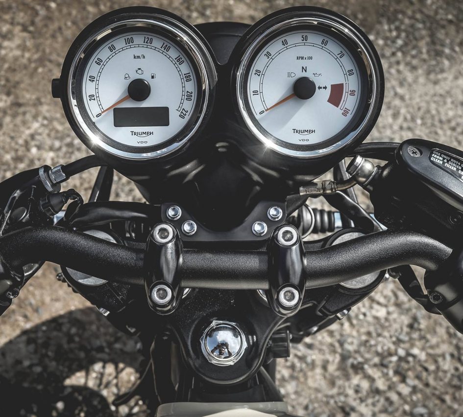 Cặp đồng hồ nguyên bản đậm chất Classic của Triumph được giữ nguyên
