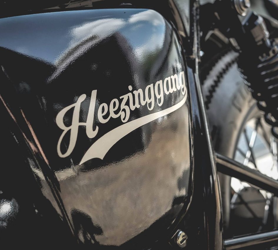 Bản độ mang tên Heezinggang được đưa lên bên 2 cốp hông xe