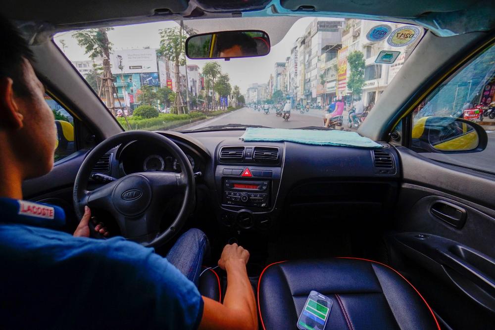 Xe dưới 9 chỗ kinh doanh vận tải cần phải thay đổi biển số, phân biệt với taxi