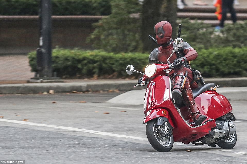Deadpool ngoài đời thực thường xuyên xuất hiện cùng những chiếc xe máy Deadpool ngoài đời thực thường xuyên xuất hiện cùng những chiếc xe máy