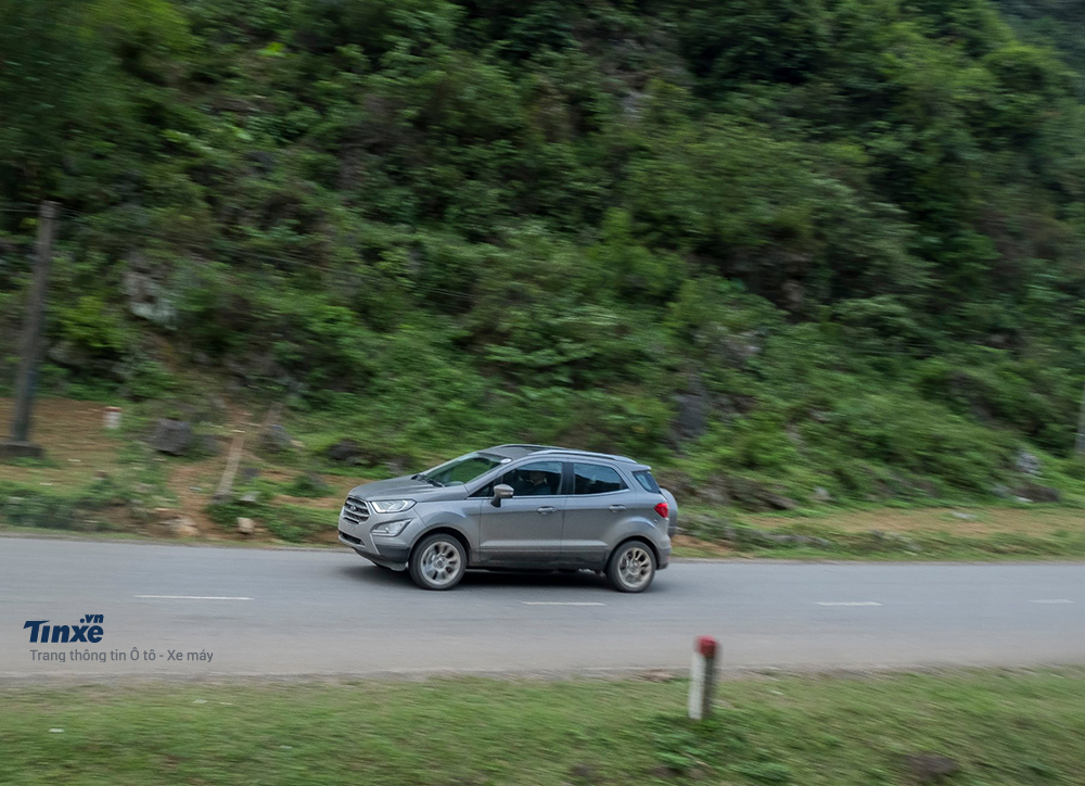 Việc cải thiện khả năng cách âm, khung gầm và hệ thống treo khiến cho việc vận hành Ford Ecosport 2018 trên đường dài thoải mái hơn