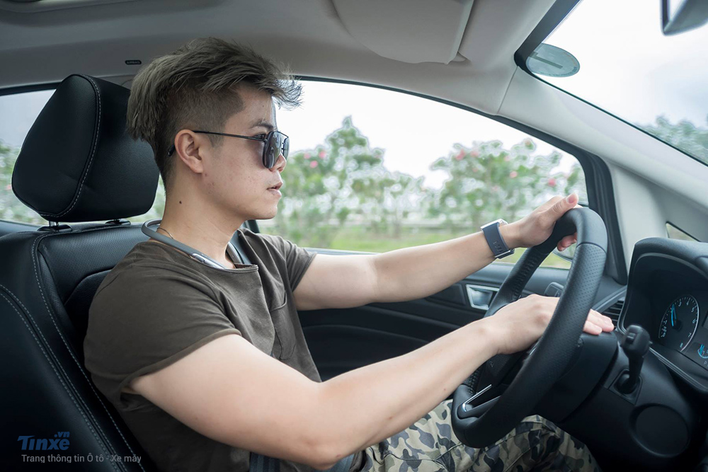 Vô-lăng trợ lực thoải mái, chân ga nhạy và động cơ tăng áp mạnh mẽ là những ấn tượng tốt của Ford Ecosport 2018