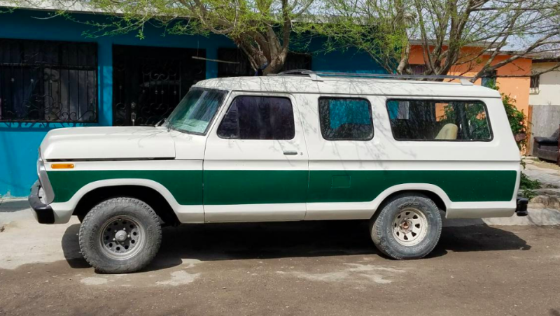 Chân dung của xe Ford B-100