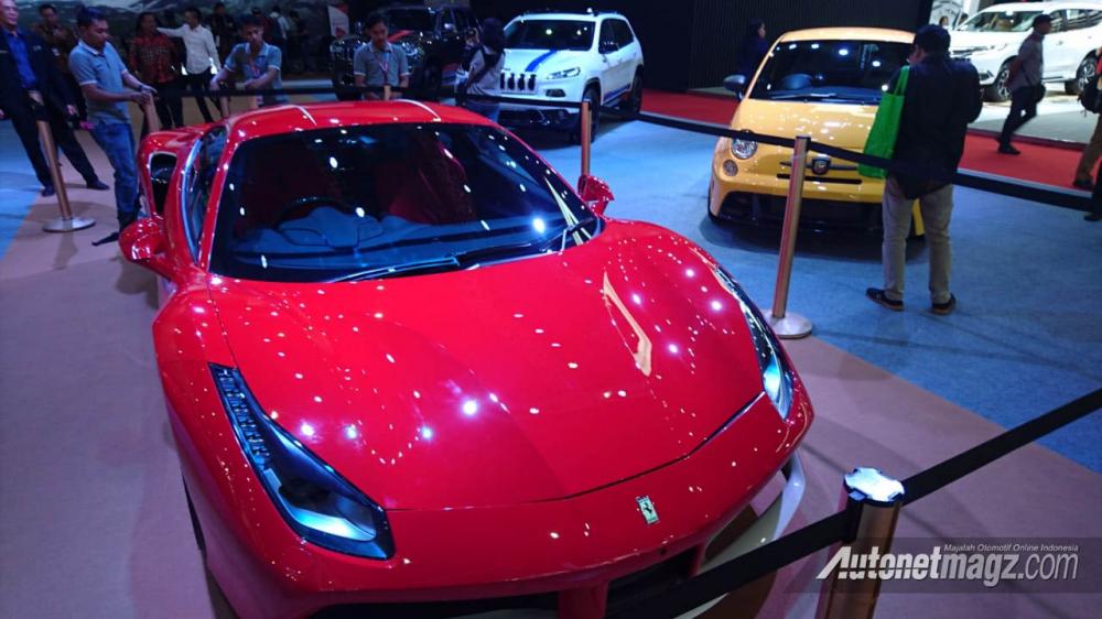 Chóa đèn của chiếc siêu xe này dường như màu xanh dương Ferrari-488-GTB-70th-Anniversary