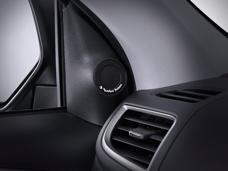 Mitsubishi-Pajero-Sport-Rockford-Fosgate-2018