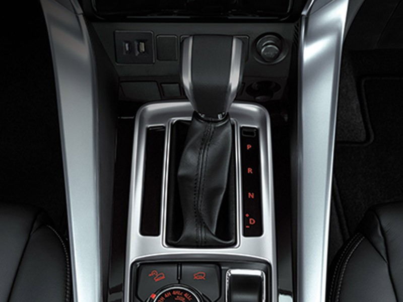 Mitsubishi-Pajero-Sport-Rockford-Fosgate-2018