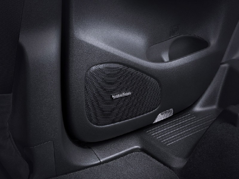 Mitsubishi-Pajero-Sport-Rockford-Fosgate-2018