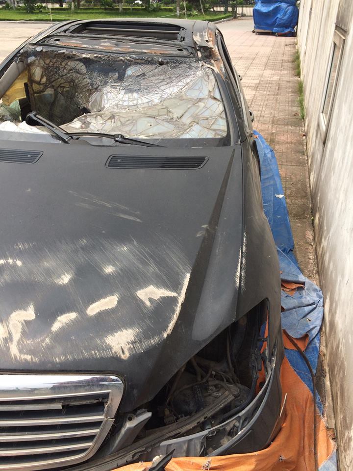 mercedesbenz-s550-dam-suong-dai-nang-tai-mot-cong-vien-o-ha-noi-nhieu-nam mercedesbenz-s550-dam-suong-dai-nang-tai-mot-cong-vien-o-ha-noi-nhieu-nam