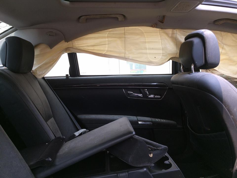 mercedesbenz-s550-dam-suong-dai-nang-tai-mot-cong-vien-o-ha-noi-nhieu-nam mercedesbenz-s550-dam-suong-dai-nang-tai-mot-cong-vien-o-ha-noi-nhieu-nam