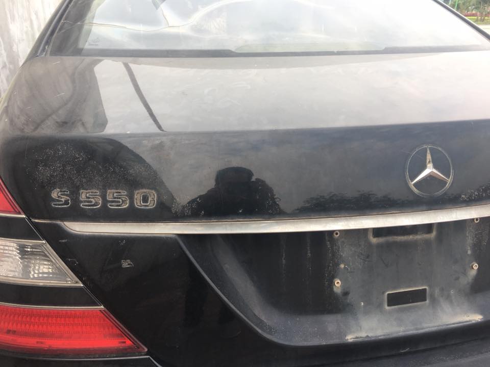 mercedesbenz-s550-dam-suong-dai-nang-tai-mot-cong-vien-o-ha-noi-nhieu-nam mercedesbenz-s550-dam-suong-dai-nang-tai-mot-cong-vien-o-ha-noi-nhieu-nam