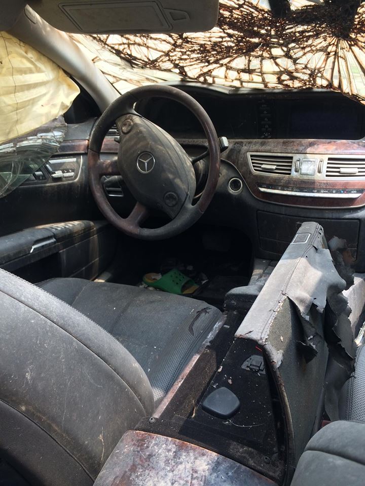 mercedesbenz-s550-dam-suong-dai-nang-tai-mot-cong-vien-o-ha-noi-nhieu-nam mercedesbenz-s550-dam-suong-dai-nang-tai-mot-cong-vien-o-ha-noi-nhieu-nam