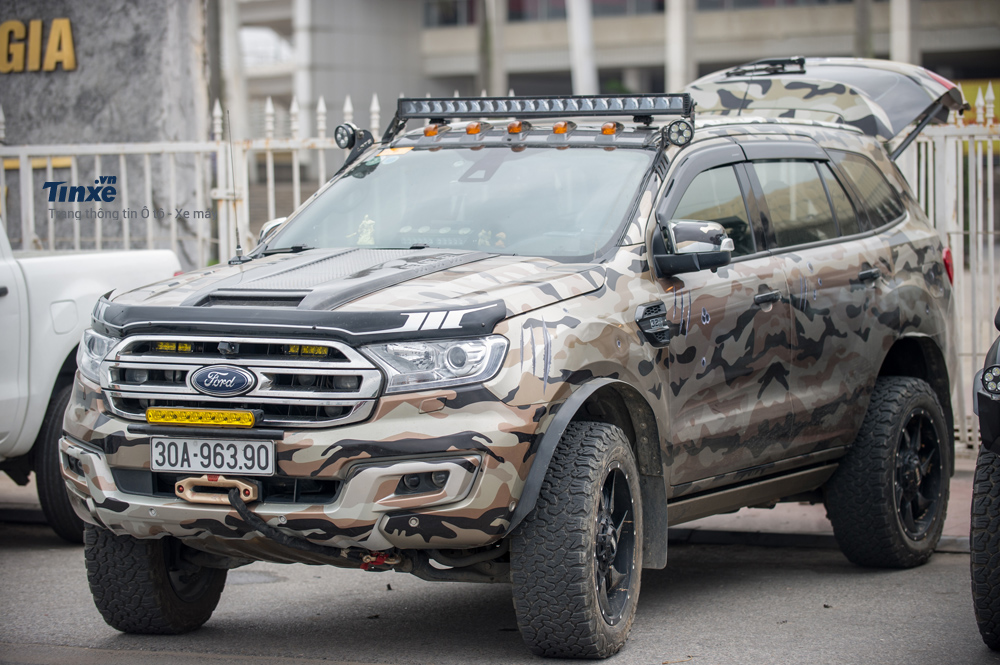 Ford Everest mạnh mẽ với lớp 