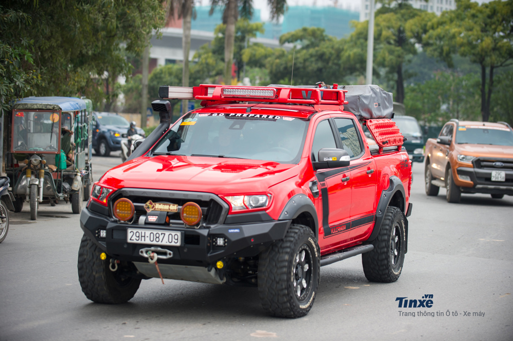 Ford Ranger Wildtrak trong vai trò một chiếc xe hỗ trợ các thành viên khác