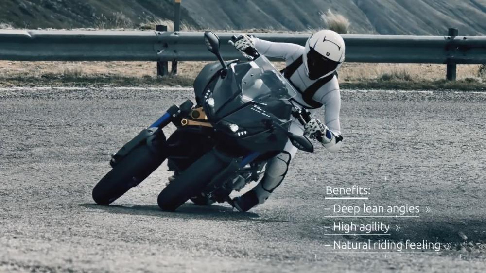 Xe ba bánh Yamaha Niken khi đang ôm cua Xe ba bánh Yamaha Niken khi đang ôm cua