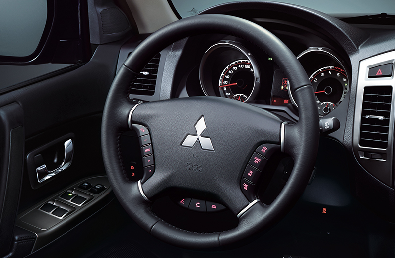 Nội thất của Mitsubishi Pajero Final Edition 2018 bản 3 cửa Nội thất của Mitsubishi Pajero Final Edition 2018 bản 3 cửa