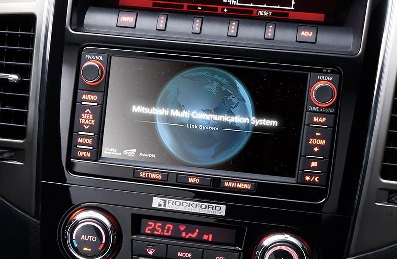Màn hình thông tin giải trí của Mitsubishi Pajero Final Edition 2018 bản 5 cửa Màn hình thông tin giải trí của Mitsubishi Pajero Final Edition 2018 bản 5 cửa