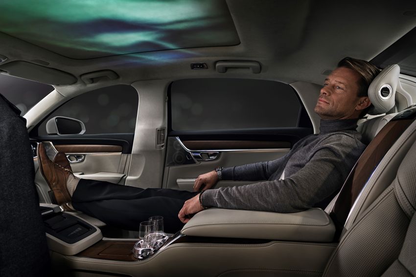Hình ảnh chiếu trên trần của Volvo S90 Ambience Concept
