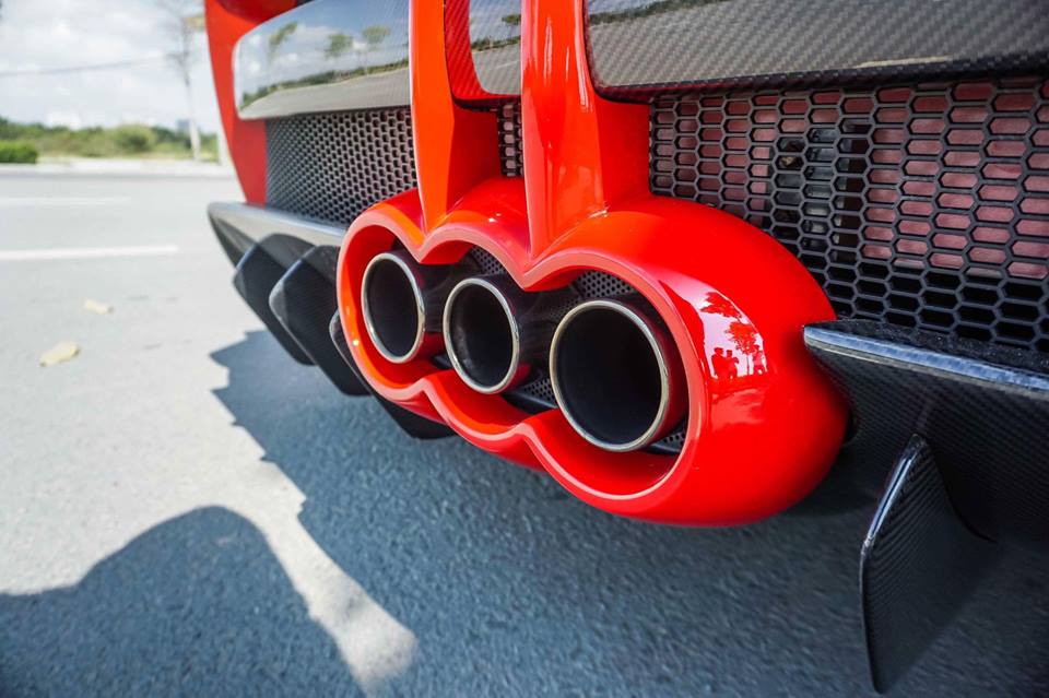 ferrari-458-italia-do-misha-designs-doc-nhat-viet-nam-khoe-dang-tren-duong-pho-sai-thanh