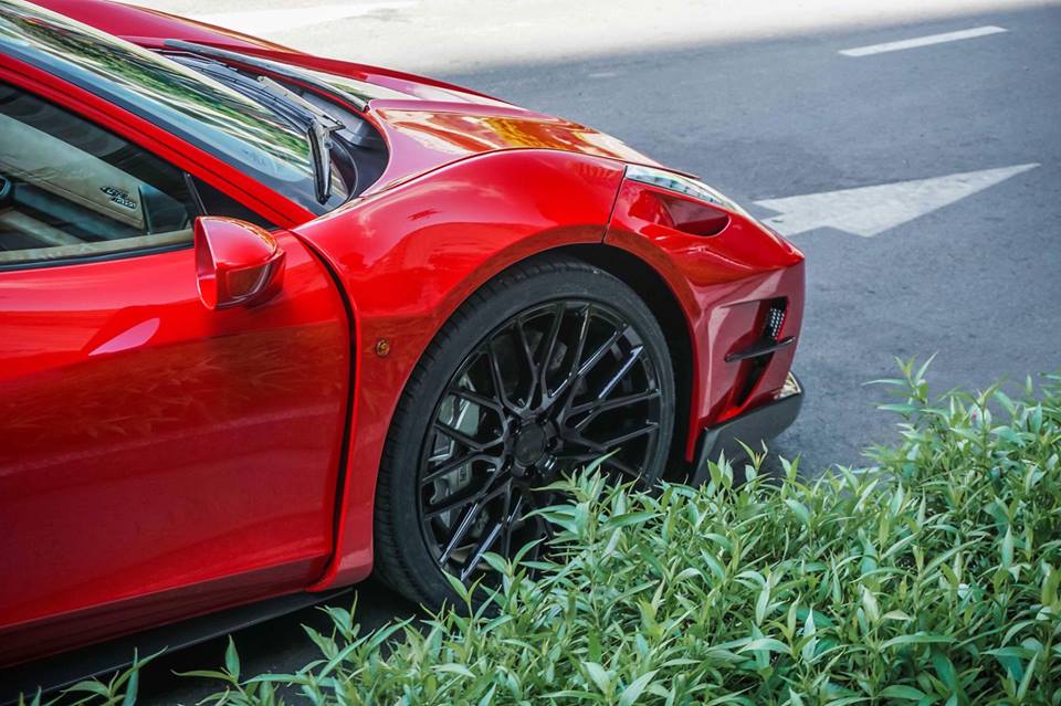 ferrari-458-italia-do-misha-designs-doc-nhat-viet-nam-khoe-dang-tren-duong-pho-sai-thanh