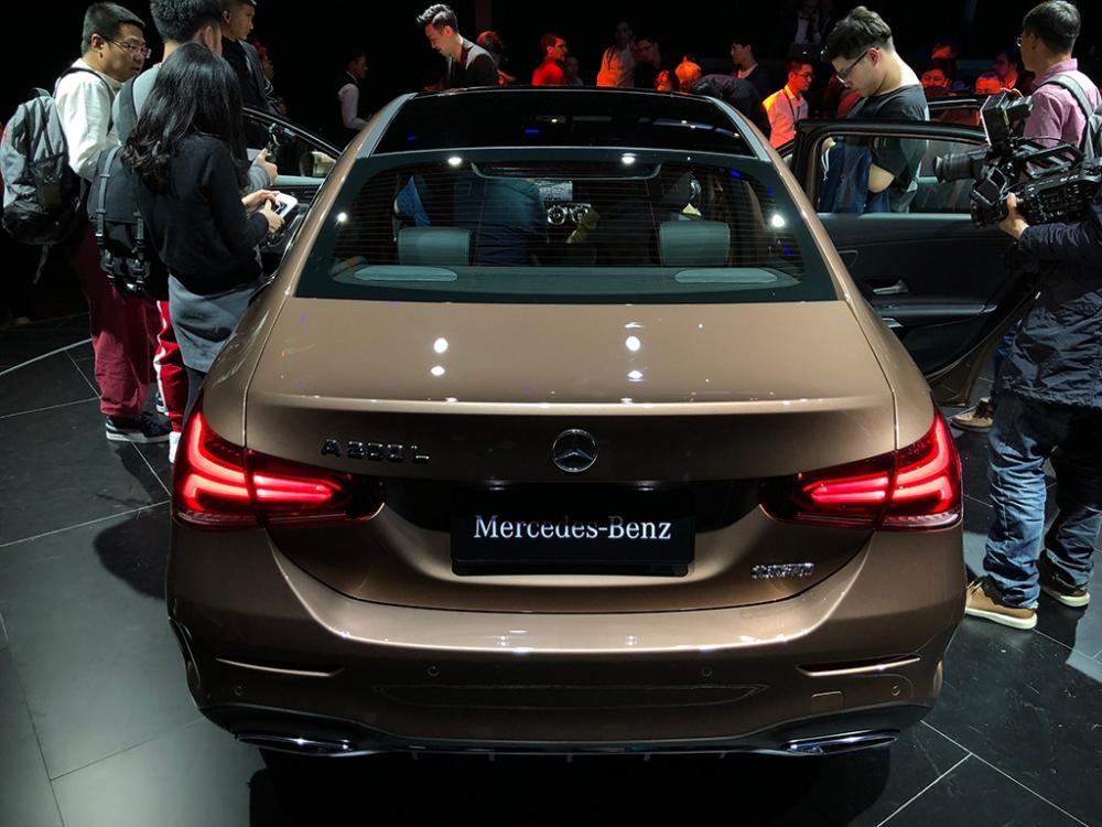 Cánh gió đuôi nhỏ của Mercedes-Benz A-Class L Sedan 2018