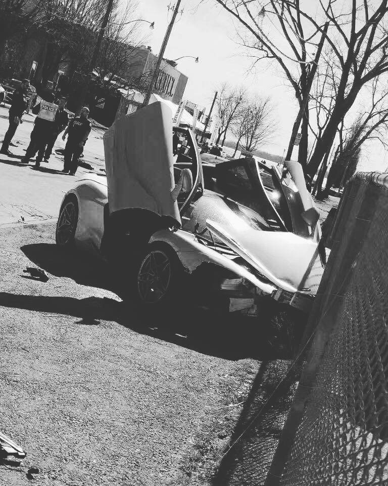 Siêu xe McLaren 720S hỏng nặng sau tai nạn