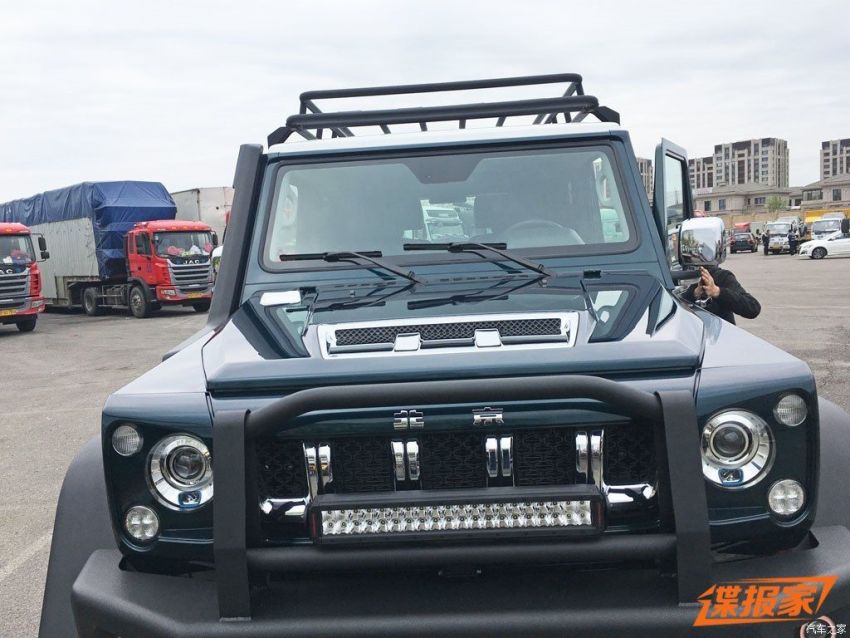 Beijing Auto BJ80 6x6 có ổng thở và đèn pha hình tròn Beijing Auto BJ80 6x6 có ổng thở và đèn pha hình tròn