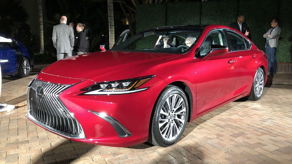 Cận cảnh đầu xe của Lexus ES 2019 Cận cảnh đầu xe của Lexus ES 2019
