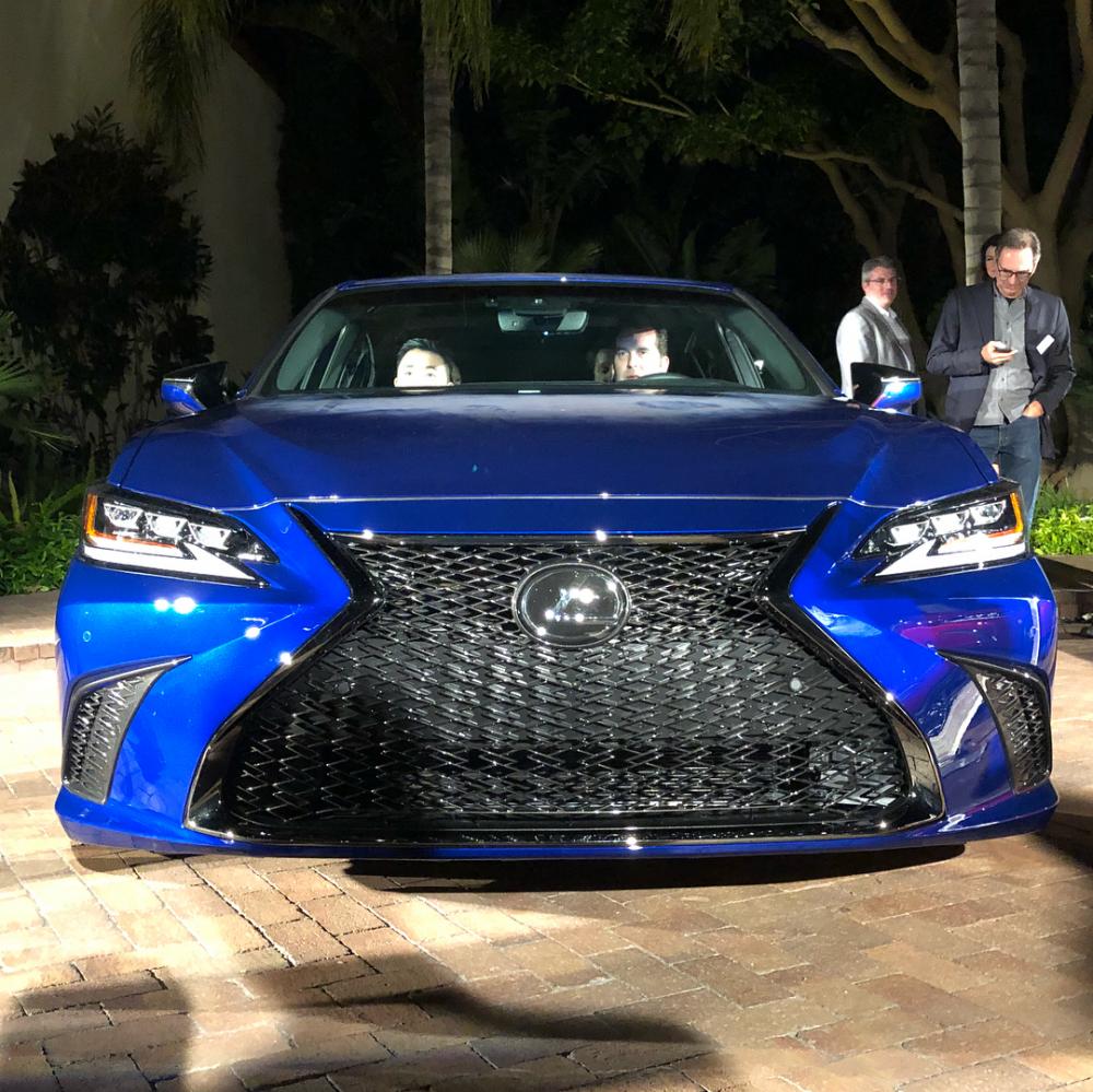 Lexus ES F Sport 2019 màu xanh dương Lexus ES F Sport 2019 màu xanh dương