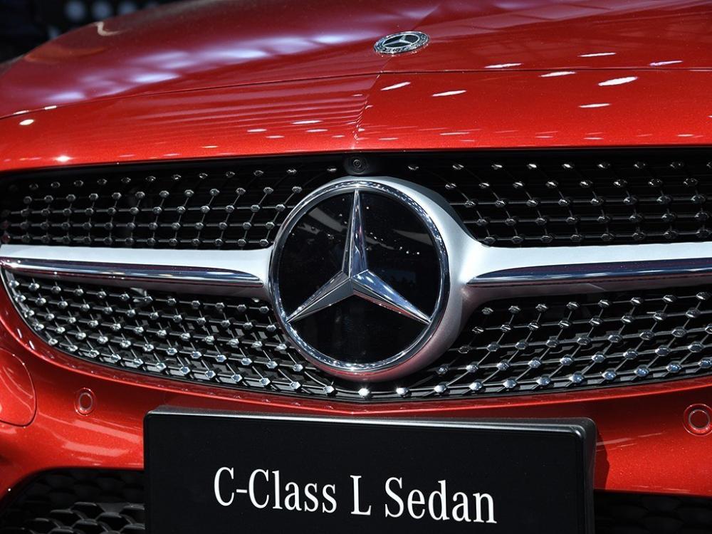 Lưới tản nhiệt hình kim cương của Mercedes-Benz C-Class L 2018