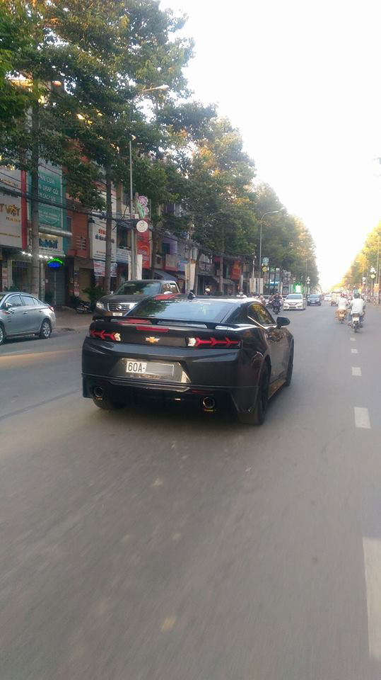 chevrolet-camaro-tai-dong-nai-duoc-chu-nhan-do-lai-den-hau-theo-sieu-xe-lamborghini-aventador