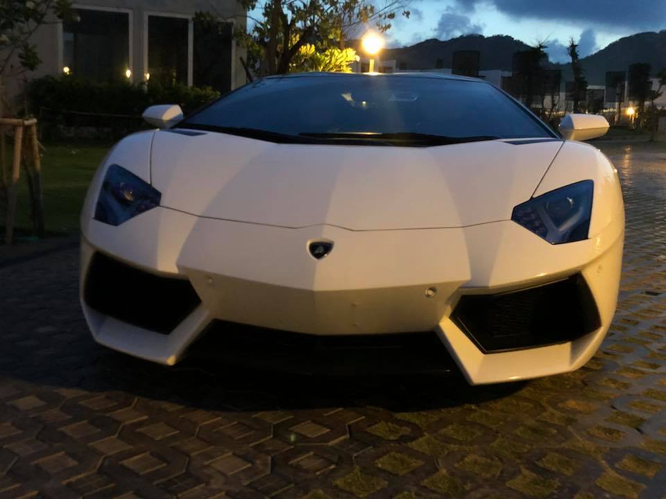 Lamborghini Aventador mui trần mới chuyển vào Nam đã có chủ nhân Lamborghini Aventador mui trần mới chuyển vào Nam đã có chủ nhân