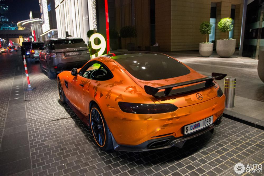 quai-vat-mercedesamg-gt-s-do-650-ma-luc-gay-choang-voi-bo-ao-sac-so