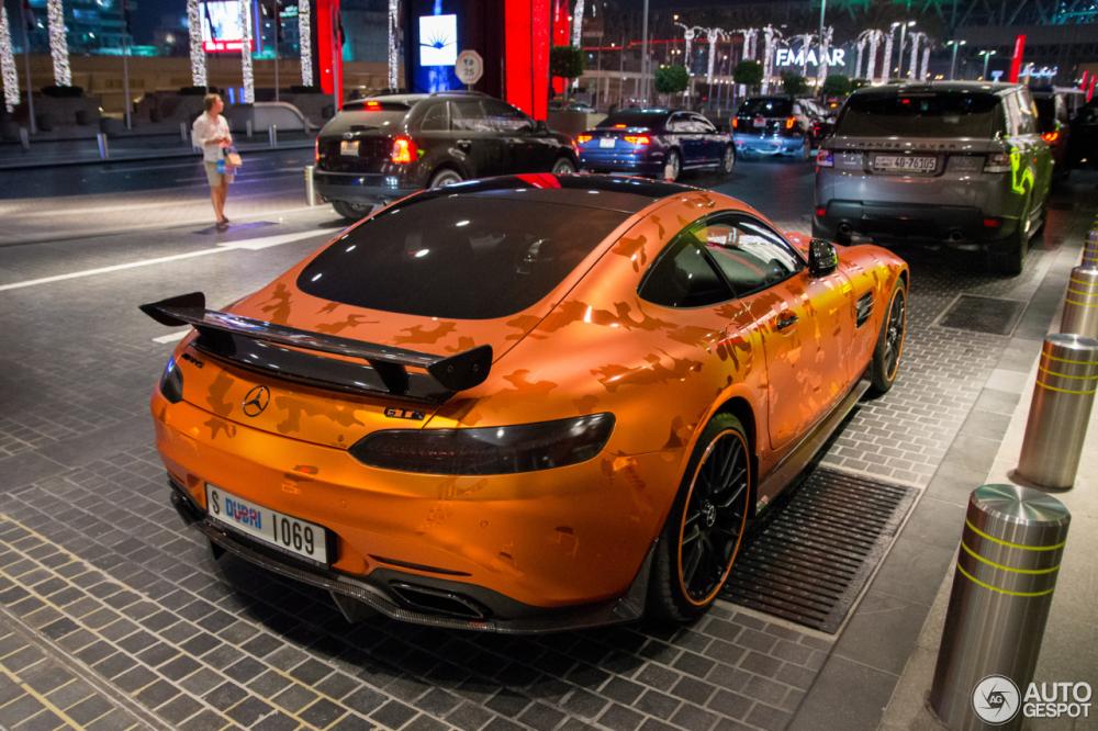 quai-vat-mercedesamg-gt-s-do-650-ma-luc-gay-choang-voi-bo-ao-sac-so