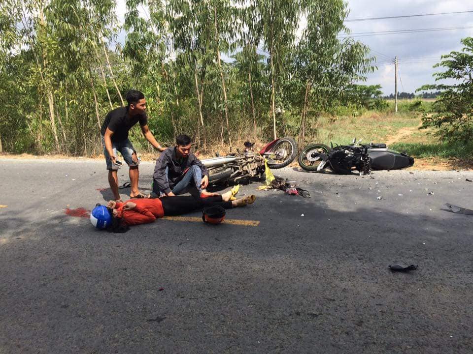 Yamaha Exciter 150 đâm trực diện Honda Wave S Yamaha Exciter 150 đâm trực diện Honda Wave S