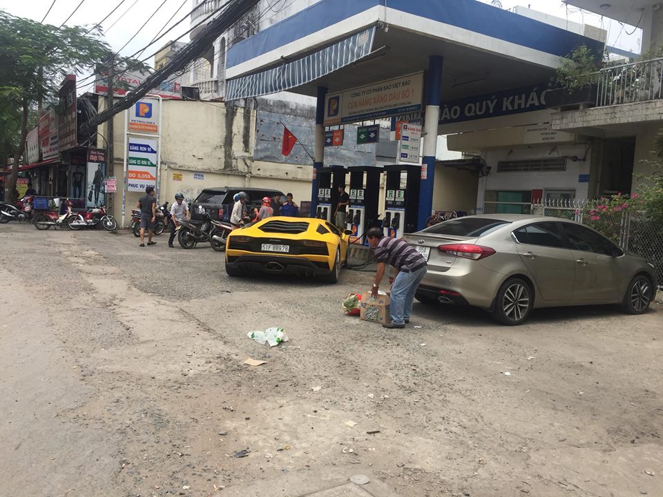 Aventador S LP740-4 được tích hợp thêm hệ thống đánh lái 4 bánh