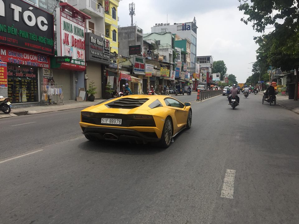 Lamborghini Aventador LP700-4 và Aventador S LP740-4 đều có chung thời gian tăng tốc từ vị trí xuất phát lên 100 km/h chỉ trong vòng thời gian 2,9 giây