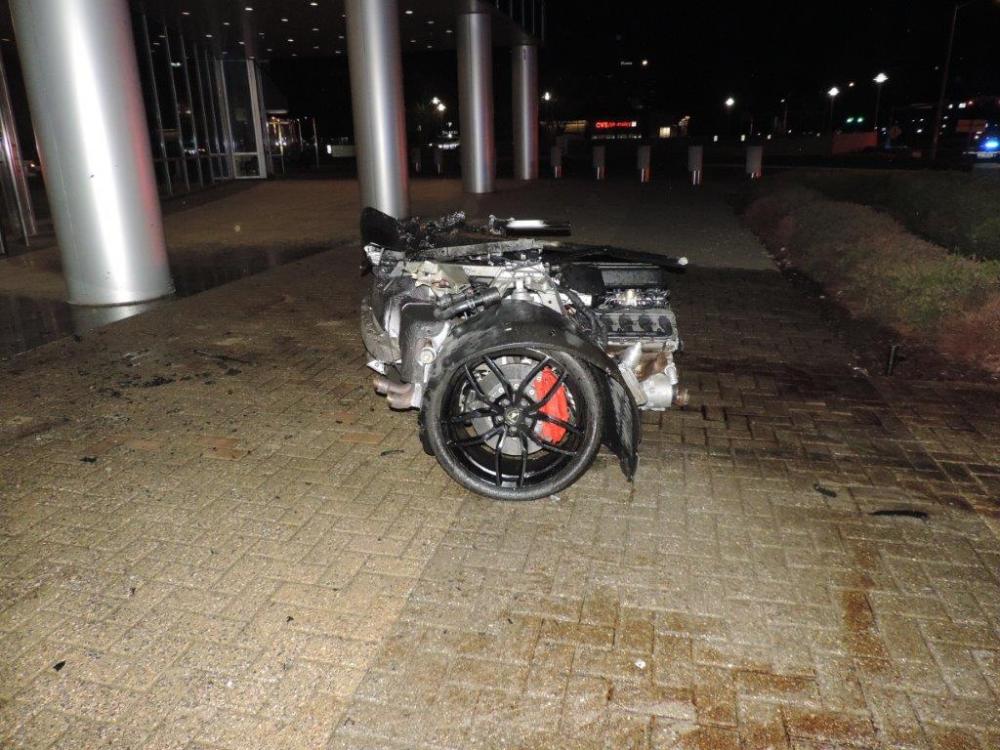 Lamborghini Huracan LP610-4 bị đứt làm đôi sau vụ tai nạn xảy ra ở Mỹ vào tuần trước Lamborghini Huracan LP610-4 bị đứt làm đôi sau vụ tai nạn xảy ra ở Mỹ vào tuần trước