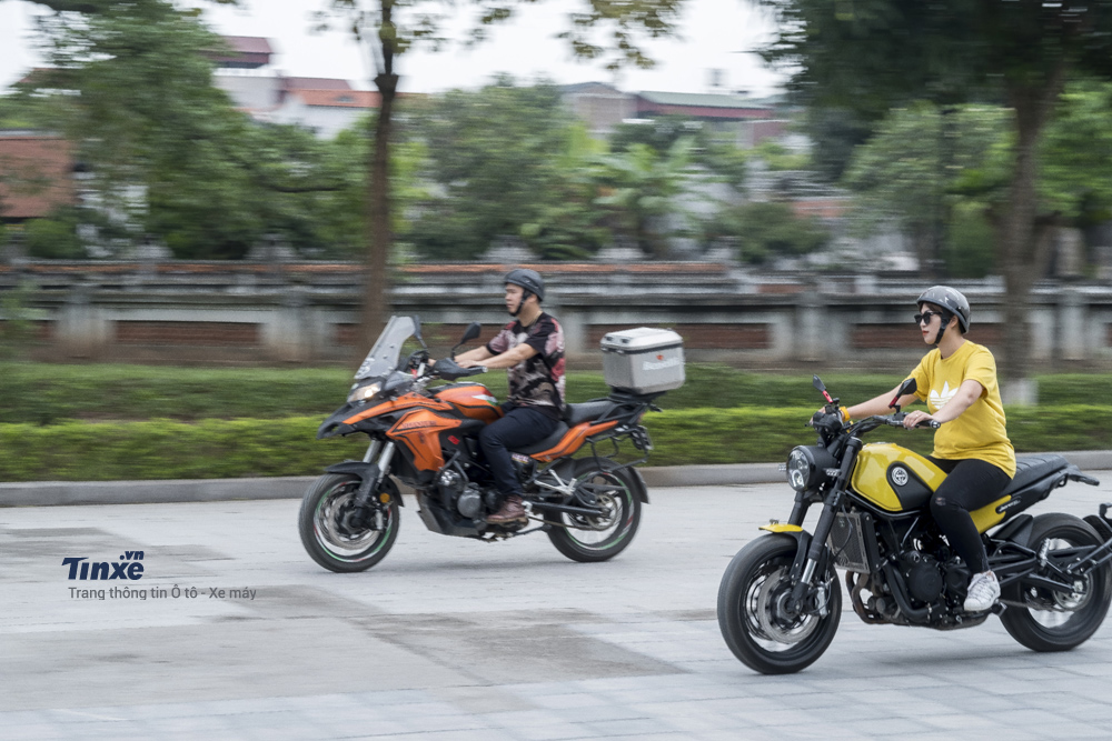 Theo chị Kim Thoa thì điều khiển xe phân khối lớn không quá khó, quan trọng là tìm được một chiếc xe phù hợp Theo chị Kim Thoa thì điều khiển xe phân khối lớn không quá khó, quan trọng là tìm được một chiếc xe phù hợp