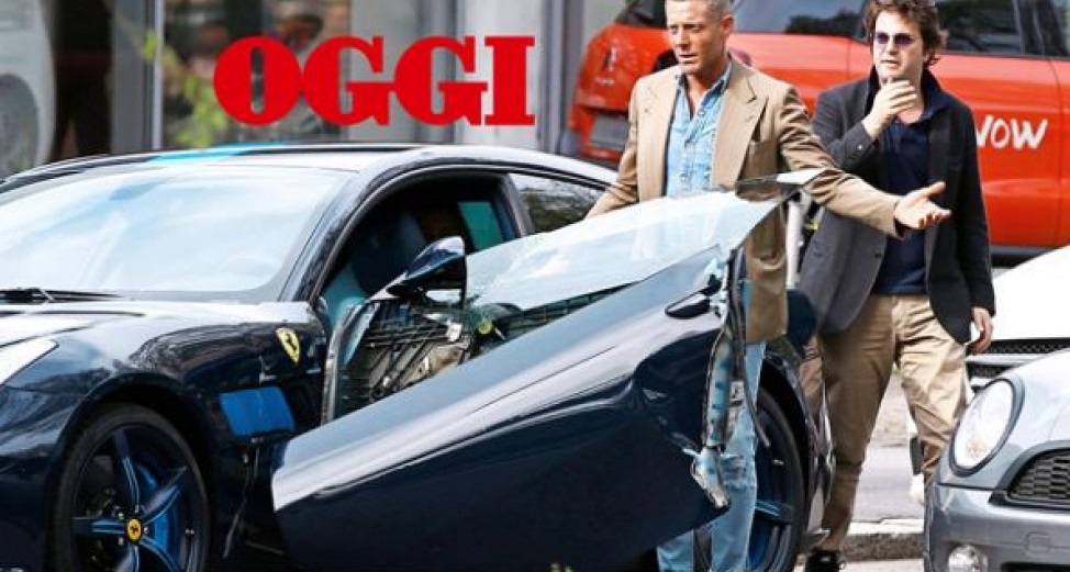 Ferrari GTC4Lusso độ của Lapo Elkann bị Toyota Yaris đâm trúng cửa