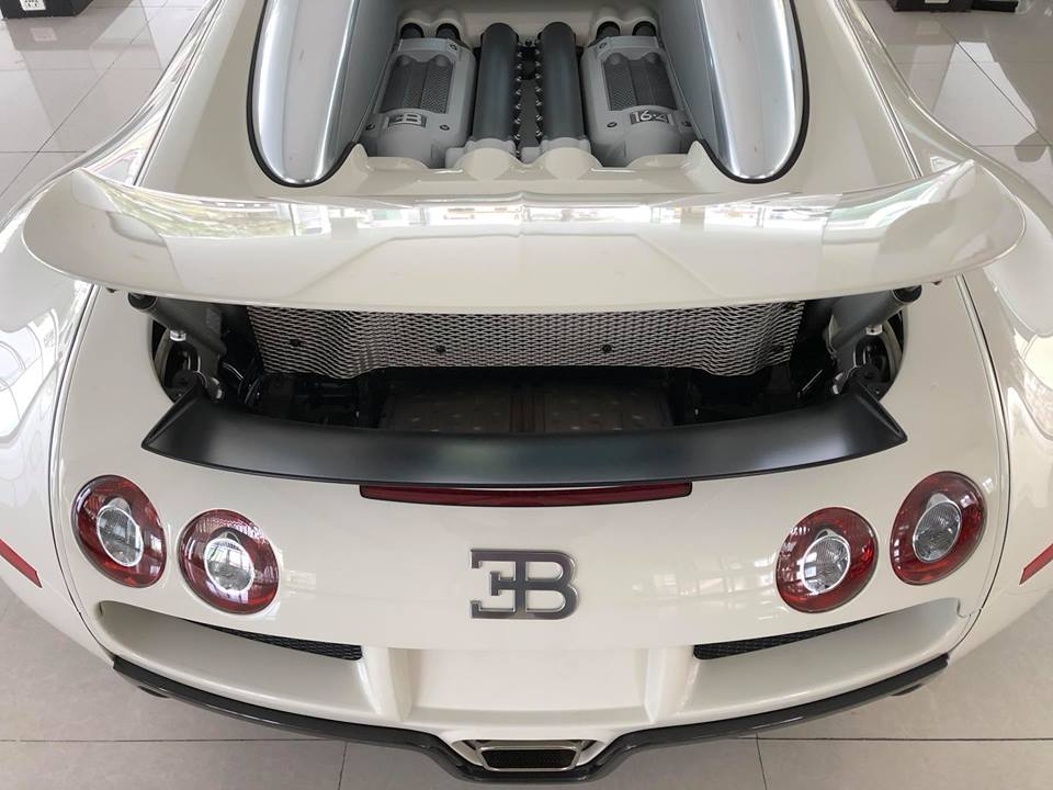 Việc Chủ tịch Trung Nguyên mua lại 2 siêu xe khủng này giúp cặp đôi đình đám một thời vẫn sống chung mái nhà cùng nhau