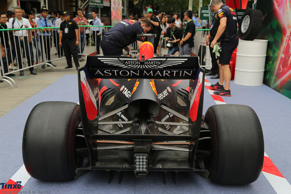 Không chỉ được trưng bày, chiếc xe đua F1 cũng sẽ được đem ra chạy tại trường đua Không chỉ được trưng bày, chiếc xe đua F1 cũng sẽ được đem ra chạy tại trường đua