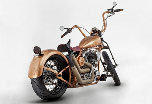 Chopper với sự điển hình nằm ở tay lái rộng và cao