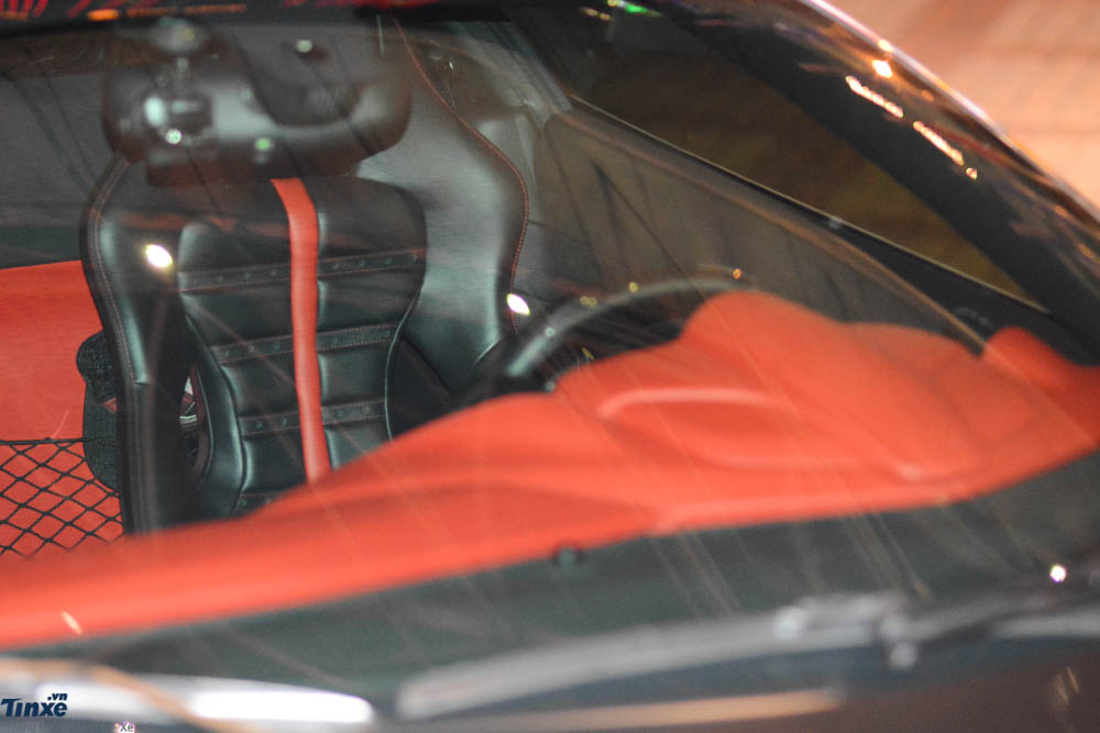 sản sinh công suất tối đa 661 mã lực tại vòng tua máy 8.000 vòng/phút và mô-men xoắn cực đại 760 Nm tại 3.000 vòng/phút. 