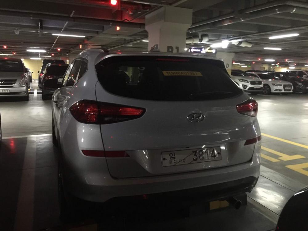 Hyundai Tucson 2019 nhìn từ phía sau Hyundai Tucson 2019 nhìn từ phía sau