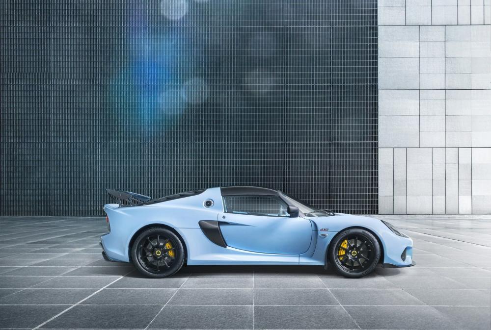 Lotus Exige Sport 410 nhìn từ bên sườn