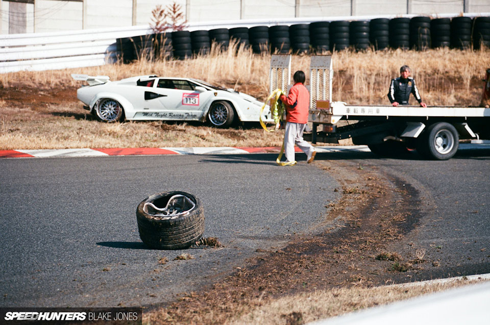 Lamborghini Countach LP5000 Quattrovalvole long bánh sau bên trái Lamborghini Countach LP5000 Quattrovalvole long bánh sau bên trái