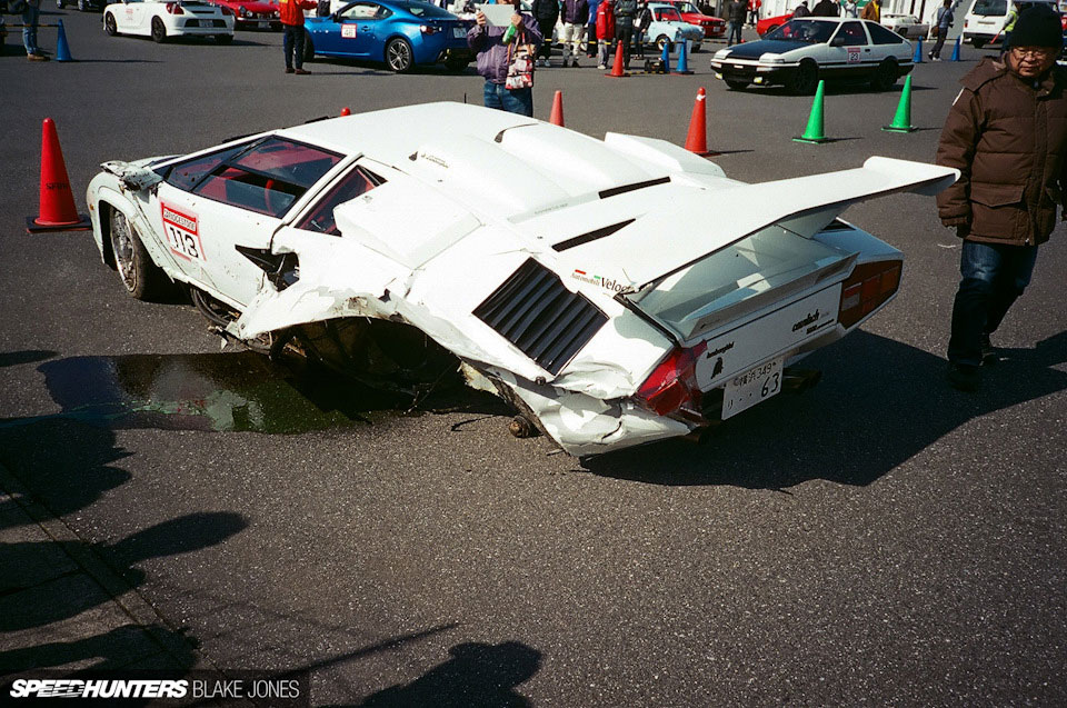 Chiếc Lamborghini Countach LP5000 Quattrovalvole gặp nạn đáng tiếc trên đường đua Chiếc Lamborghini Countach LP5000 Quattrovalvole gặp nạn đáng tiếc trên đường đua